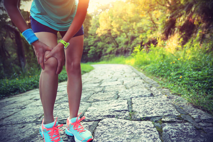 knee-pain-woman-runner